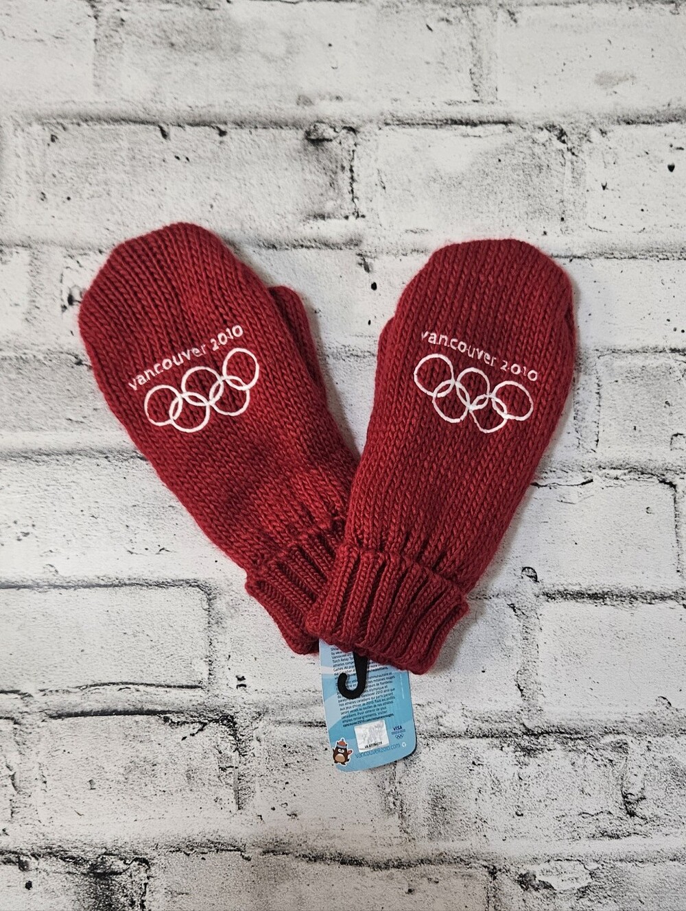 Hudson's Bay Vancouver 2010 Olympic Red Mittens L XL NWT